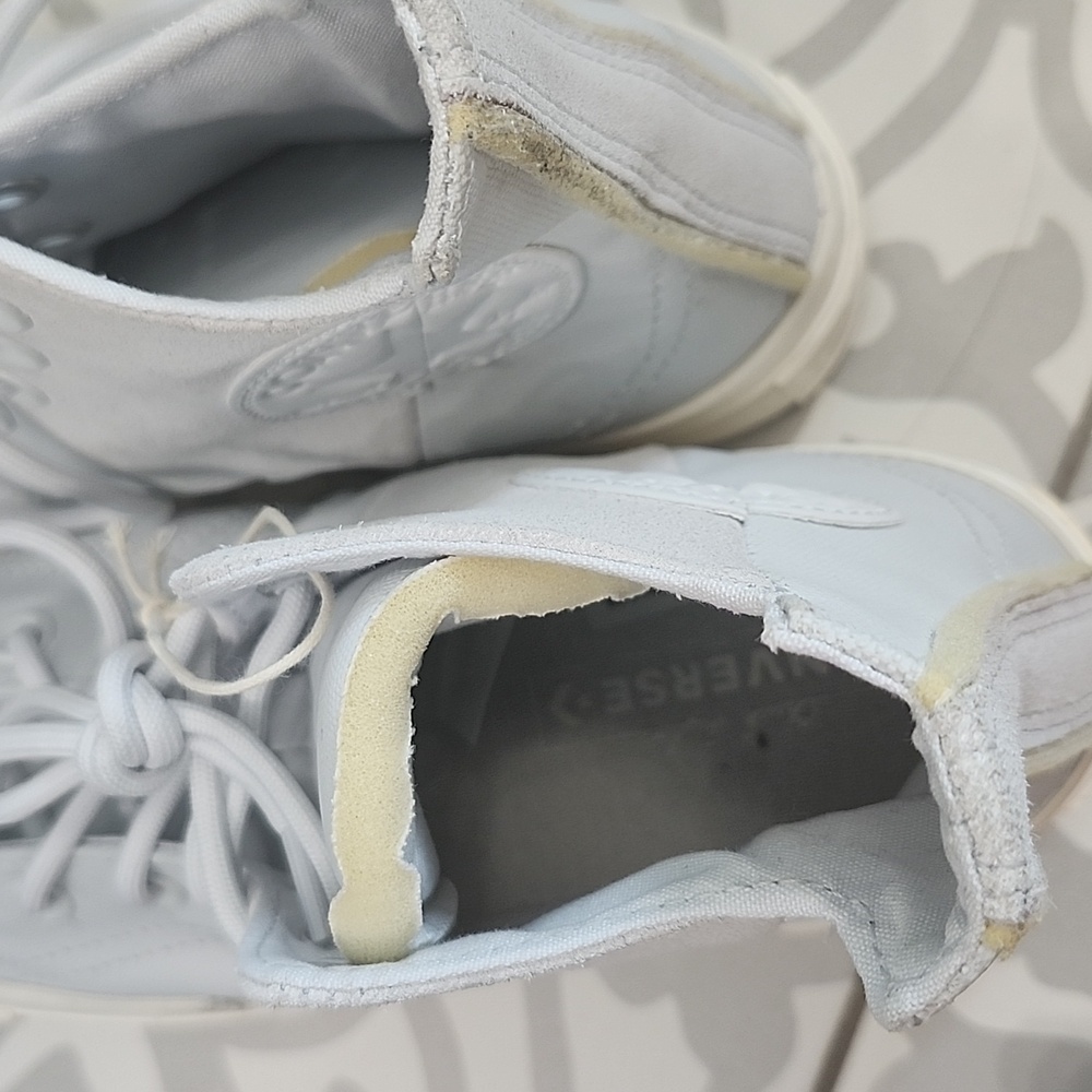 Never worn Converse - Picture 4 of 7
